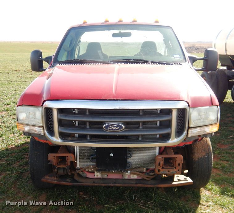 image for item DJ8303 2004 Ford F350 Super Duty  pickup truck cab and chassis