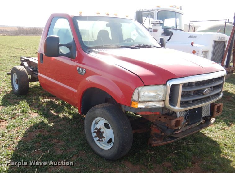 image for item DJ8303 2004 Ford F350 Super Duty  pickup truck cab and chassis