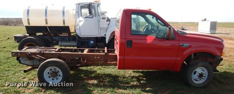 image for item DJ8303 2004 Ford F350 Super Duty  pickup truck cab and chassis