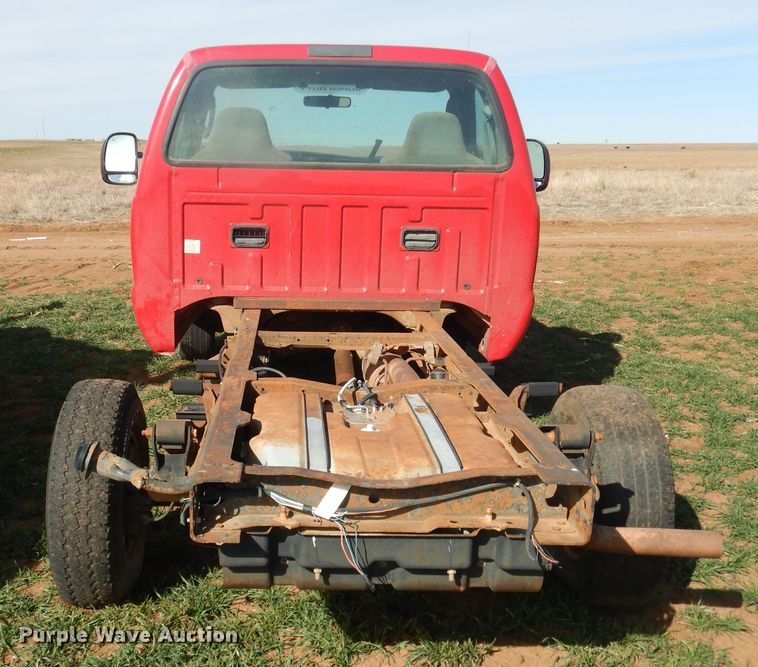 image for item DJ8303 2004 Ford F350 Super Duty  pickup truck cab and chassis