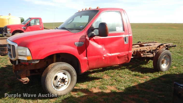 image for item DJ8303 2004 Ford F350 Super Duty  pickup truck cab and chassis