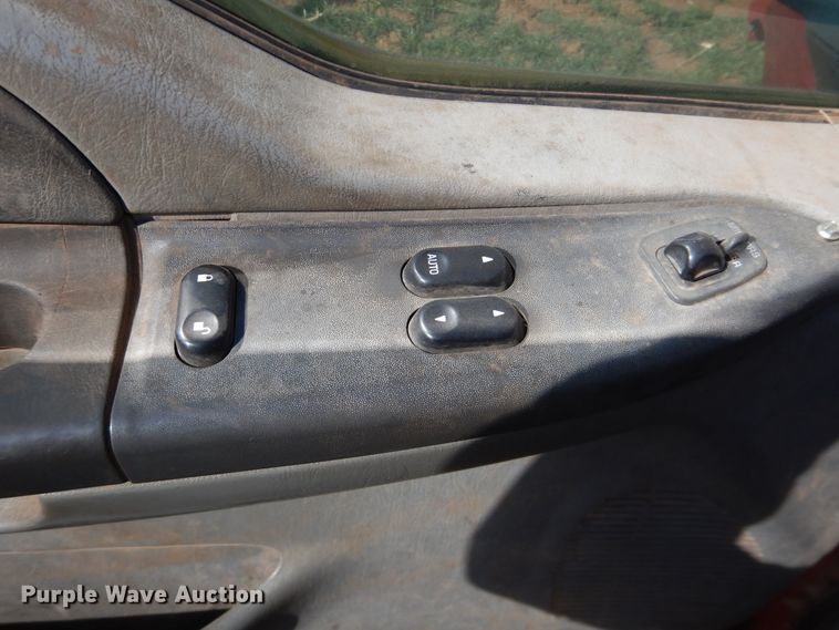 image for item DJ8303 2004 Ford F350 Super Duty  pickup truck cab and chassis