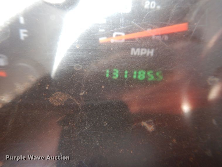 image for item DJ8303 2004 Ford F350 Super Duty  pickup truck cab and chassis