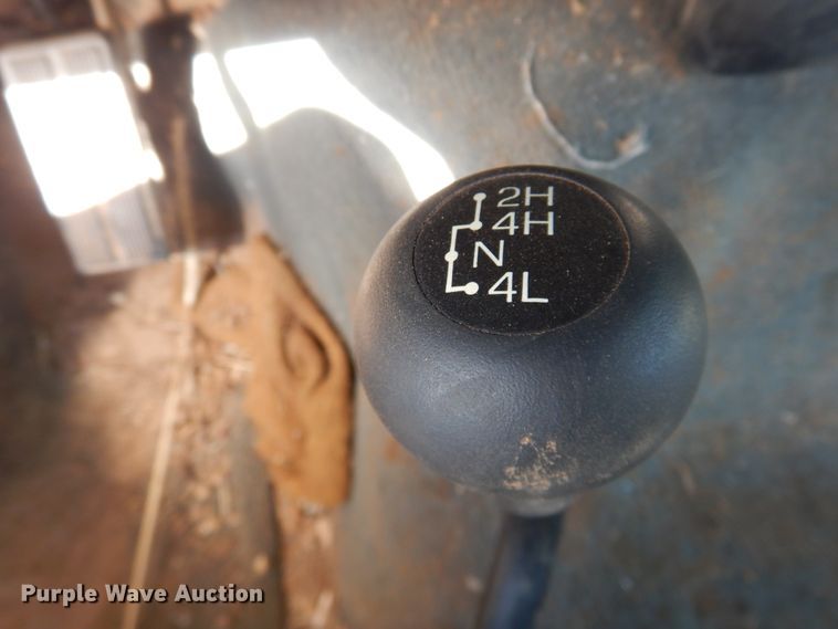 image for item DJ8303 2004 Ford F350 Super Duty  pickup truck cab and chassis