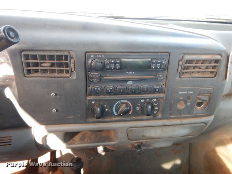 image for item DJ8303 2004 Ford F350 Super Duty  pickup truck cab and chassis