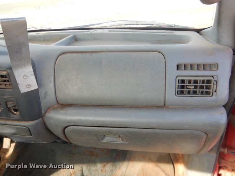 image for item DJ8303 2004 Ford F350 Super Duty  pickup truck cab and chassis