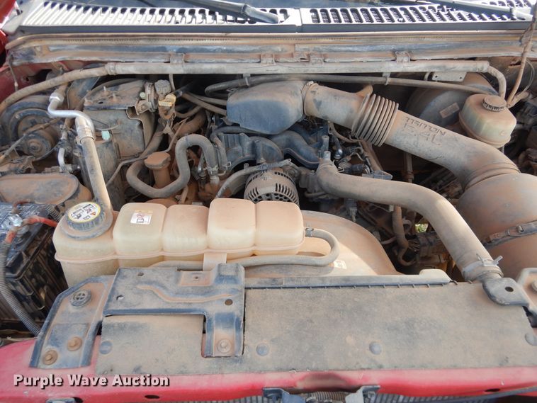 image for item DJ8303 2004 Ford F350 Super Duty  pickup truck cab and chassis