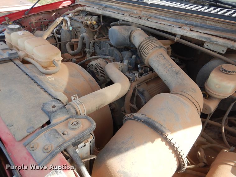 image for item DJ8303 2004 Ford F350 Super Duty  pickup truck cab and chassis