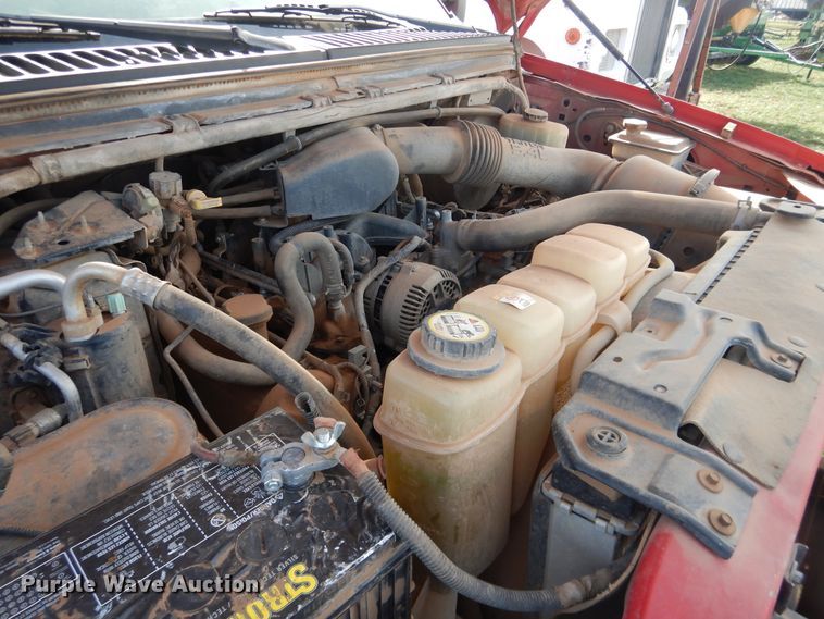 image for item DJ8303 2004 Ford F350 Super Duty  pickup truck cab and chassis