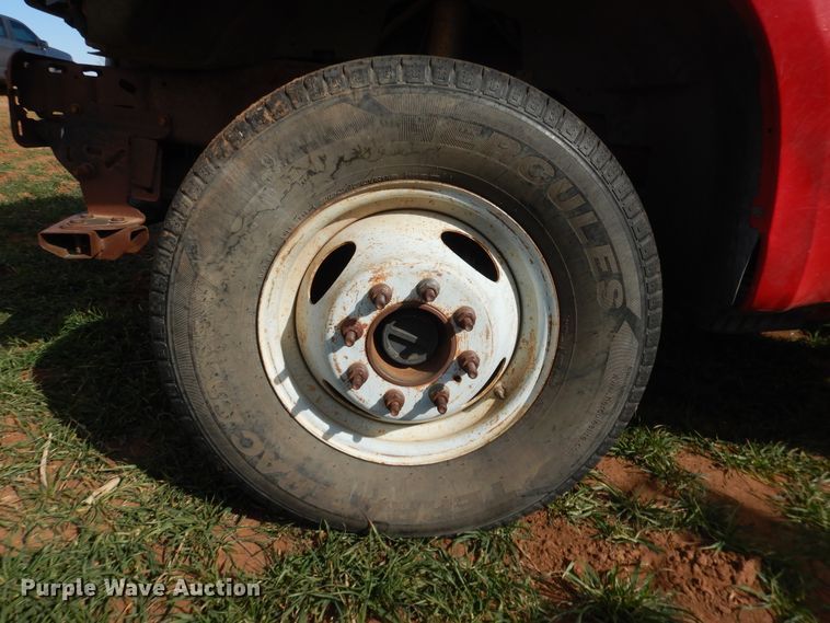 image for item DJ8303 2004 Ford F350 Super Duty  pickup truck cab and chassis