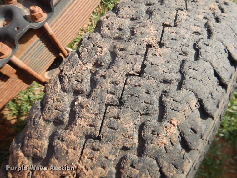 image for item DJ8303 2004 Ford F350 Super Duty  pickup truck cab and chassis