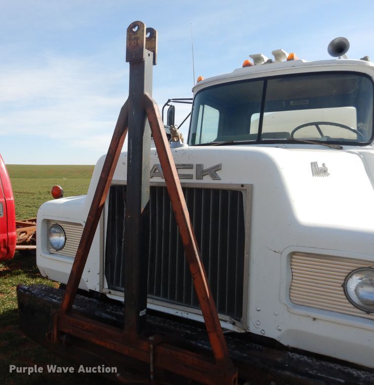 image for item DJ8304 1978 Mack  tank truck