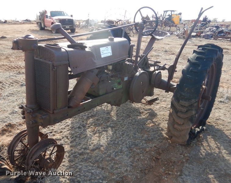 image for item DJ8319 John Deere B  tractor