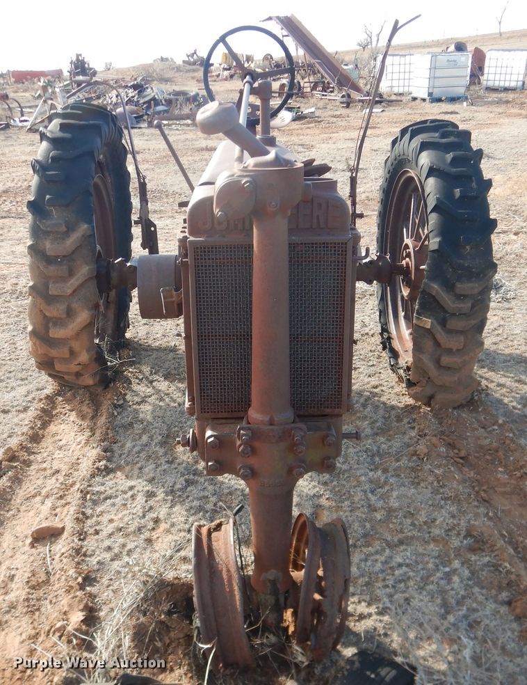 image for item DJ8319 John Deere B  tractor