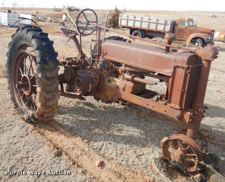 image for item DJ8319 John Deere B  tractor