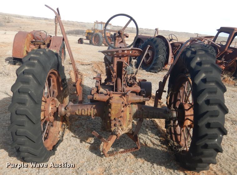 image for item DJ8319 John Deere B  tractor