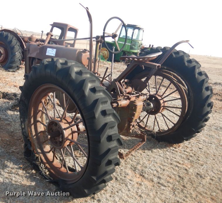 image for item DJ8319 John Deere B  tractor