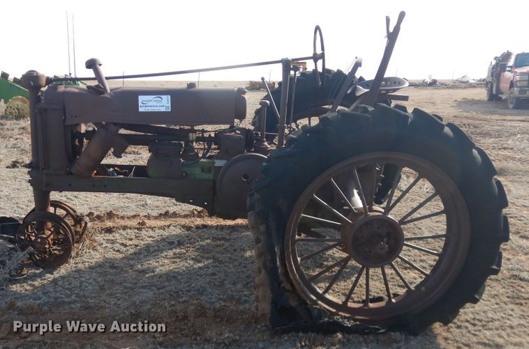 image for item DJ8319 John Deere B  tractor