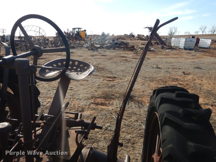 image for item DJ8319 John Deere B  tractor