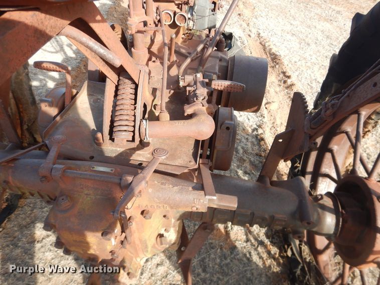 image for item DJ8319 John Deere B  tractor