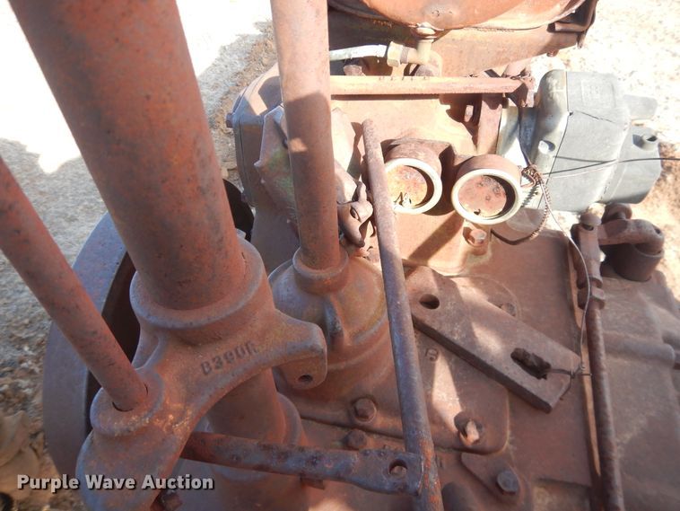 image for item DJ8319 John Deere B  tractor