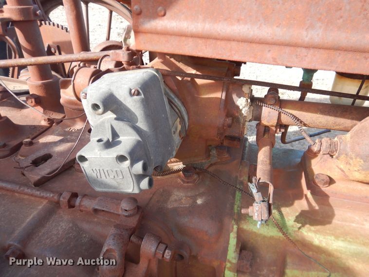 image for item DJ8319 John Deere B  tractor