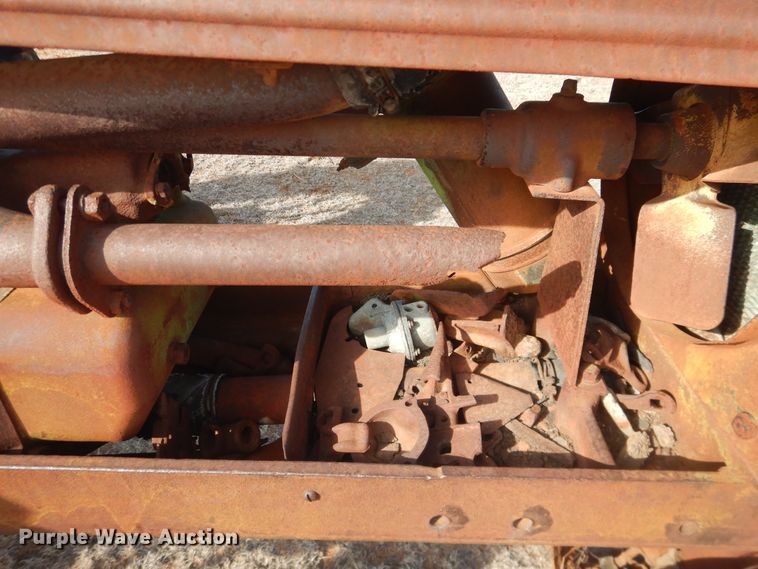 image for item DJ8319 John Deere B  tractor