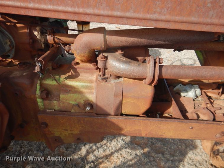 image for item DJ8319 John Deere B  tractor