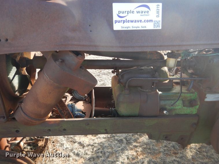 image for item DJ8319 John Deere B  tractor