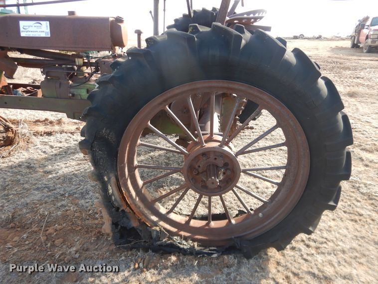 image for item DJ8319 John Deere B  tractor