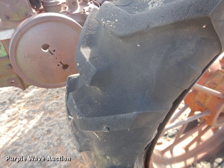 image for item DJ8319 John Deere B  tractor