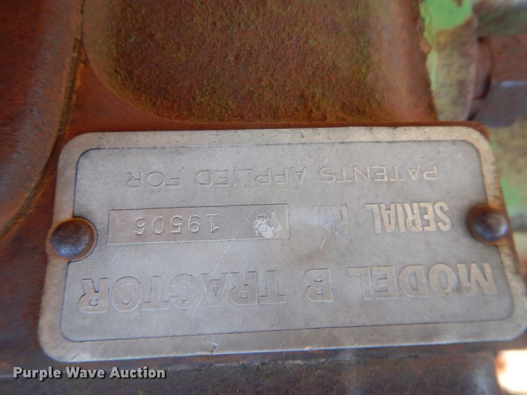 image for item DJ8319 John Deere B  tractor