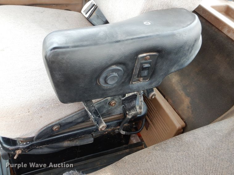 image for item DJ8823 1996 John Deere 8300  MFWD tractor