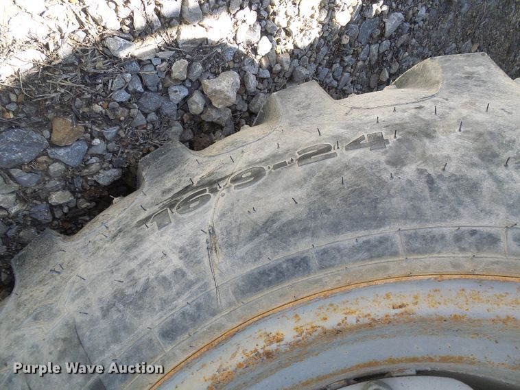 image for item DL0825 (2) Montana tractors