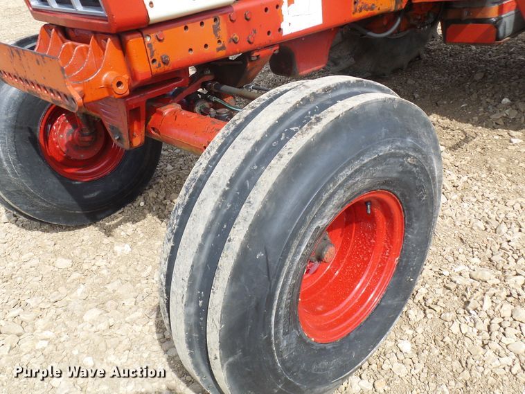 image for item DL0853 1977 International 1086  tractor