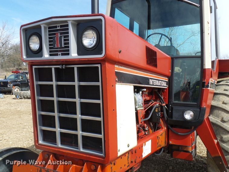 image for item DL0853 1977 International 1086  tractor