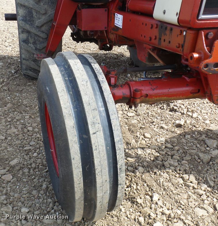 image for item DL0853 1977 International 1086  tractor