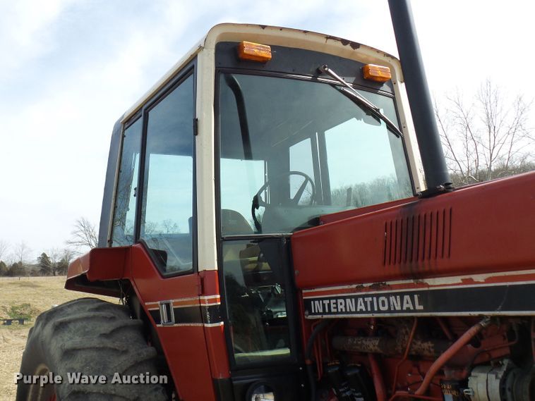 image for item DL0853 1977 International 1086  tractor