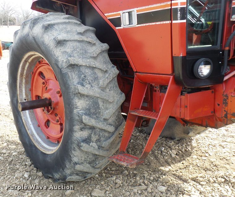 image for item DL0853 1977 International 1086  tractor