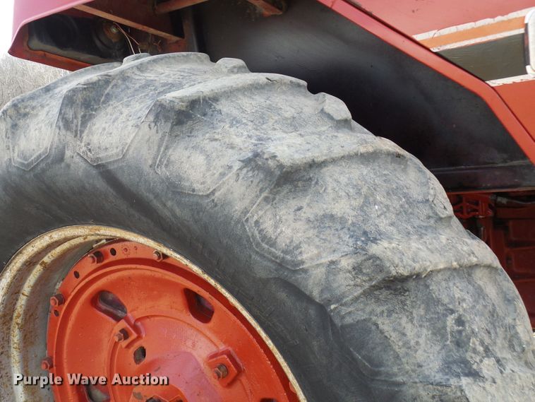 image for item DL0853 1977 International 1086  tractor