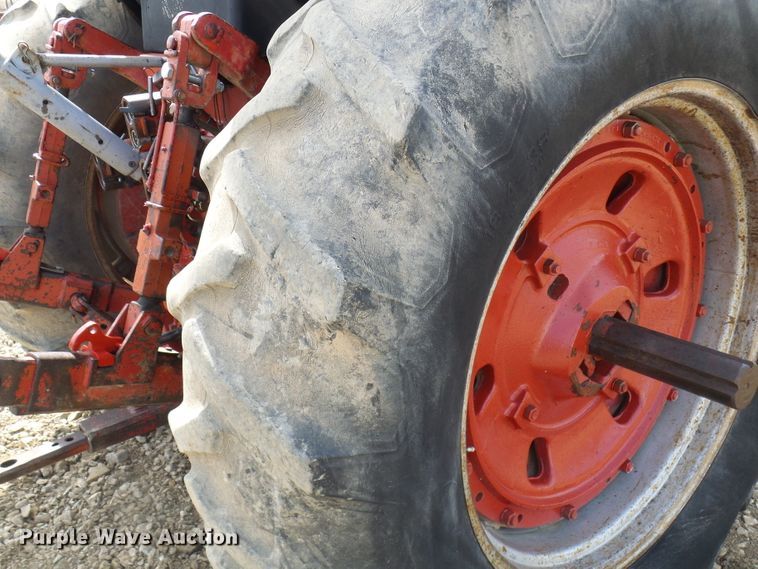 image for item DL0853 1977 International 1086  tractor