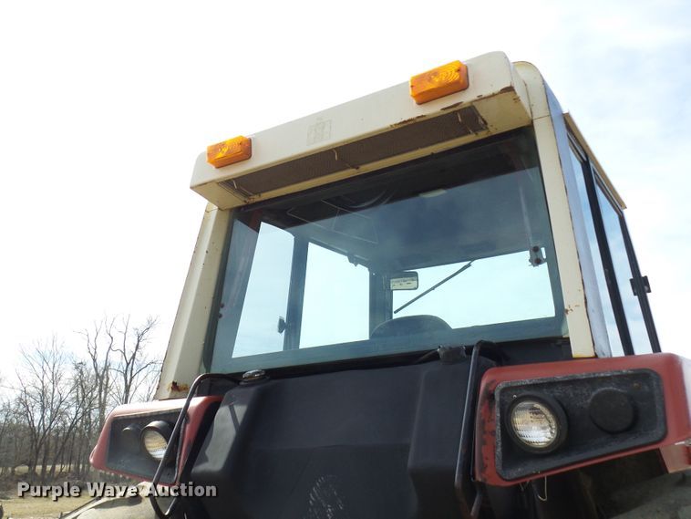 image for item DL0853 1977 International 1086  tractor