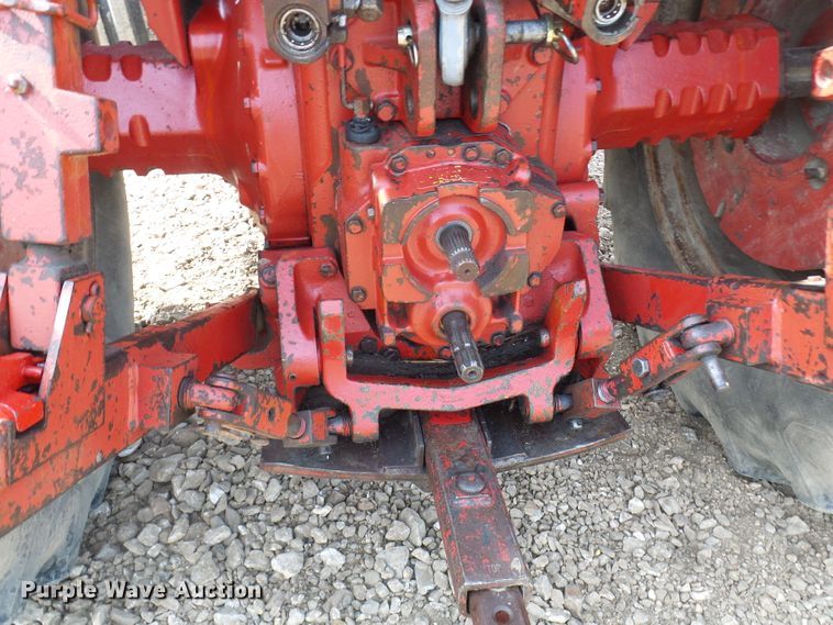 image for item DL0853 1977 International 1086  tractor