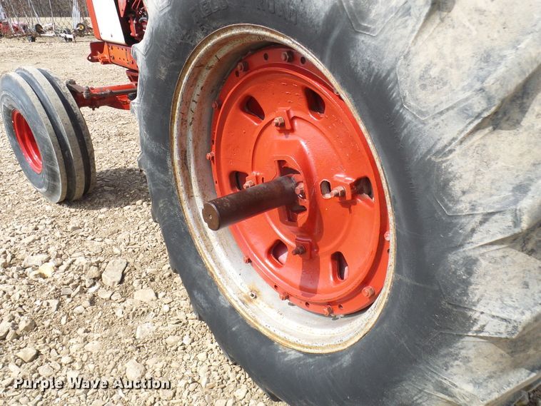 image for item DL0853 1977 International 1086  tractor