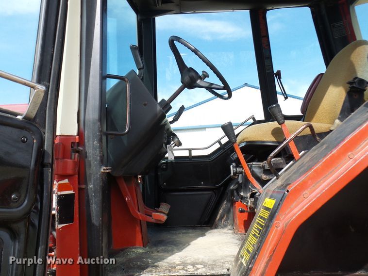 image for item DL0853 1977 International 1086  tractor