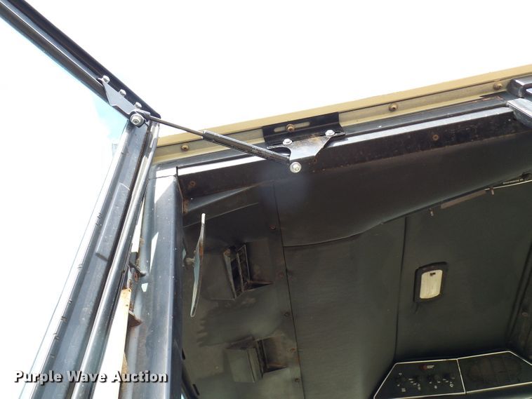 image for item DL0853 1977 International 1086  tractor