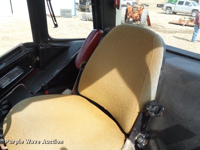 image for item DL0853 1977 International 1086  tractor