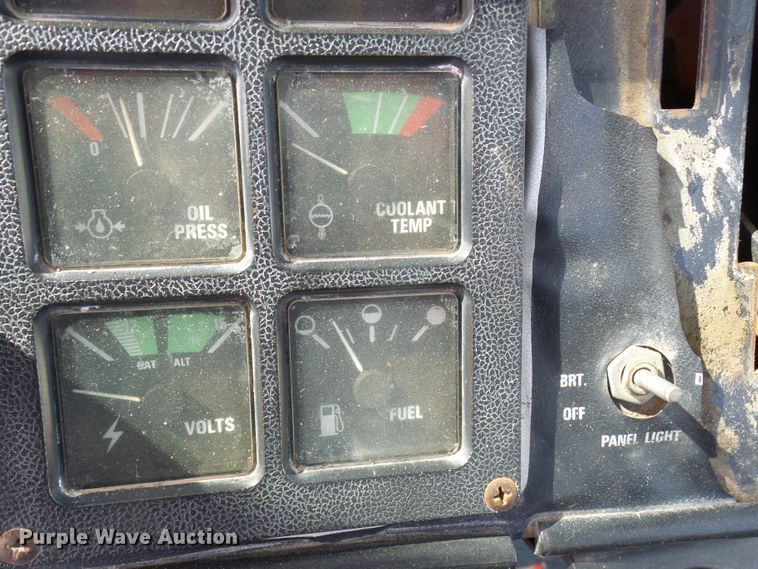 image for item DL0853 1977 International 1086  tractor