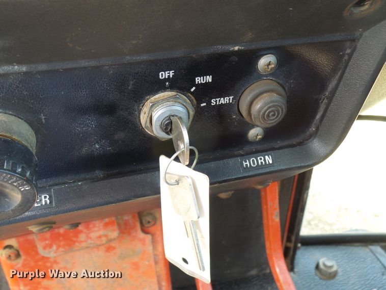 image for item DL0853 1977 International 1086  tractor