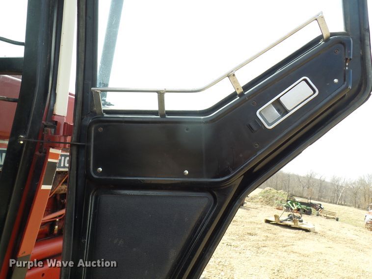 image for item DL0853 1977 International 1086  tractor